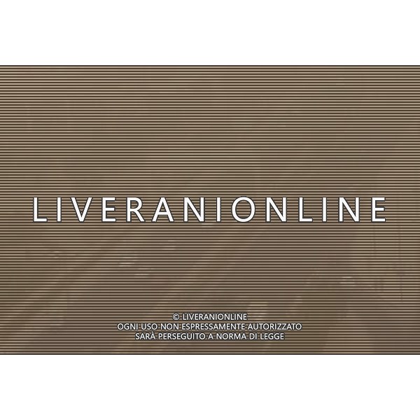 KUWAIT, April 4, 2011 Vehicles run in a sandstorm in Kuwait City, capital of Kuwait, April 4, 2011. Dust and sand borne by winds had swept over Kuwait on Monday. (/Du Jian)(axy) Tempesta di sabbia nella citta\' di Kuwait City AG. ALDO LIVERANI SAS ITALY ONLY *** Local Caption *** .