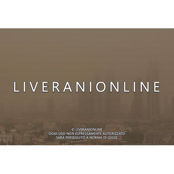 KUWAIT, April 4, 2011 Buildings are shrouded by a sandstorm in Kuwait City, capital of Kuwait, April 4, 2011. Dust and sand borne by winds had swept over Kuwait on Monday. (/Du Jian)(axy) Tempesta di sabbia nella citta\' di Kuwait City AG. ALDO LIVERANI SAS ITALY ONLY *** Local Caption *** .