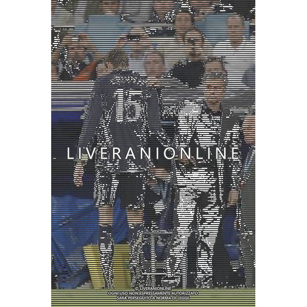 Tottenham\'s Peter Crouch red card and Jose Mourino during Champions League match on April, 5th 2011. Photo: Cesar Cebolla / ALFAQUI /AGENZIA ALDO LIVERANI SAS - ITALY ONLY - EDITORIAL USE ONLY REAL MADRID - TOTTENHAM ANDATA DEI QUARTI DI CHAMPIONS LEAGUE
