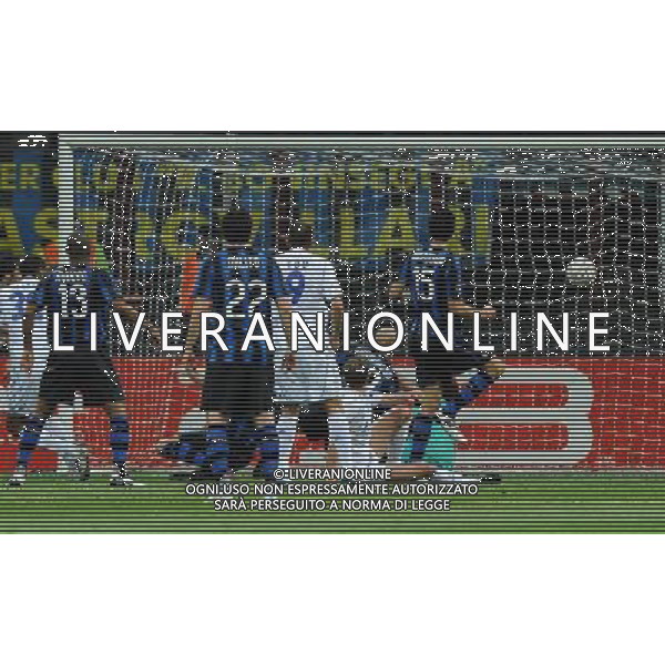 UEFA Champions League 2010/2011 Quarti di Finale Andata Milano - 05.04.2011 Inter-Shalke 04 Nella Foto:matip gol /Ph.Vitez-Ag. Aldo Liverani