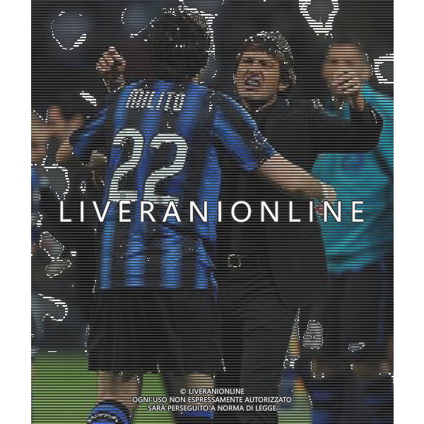 UEFA Champions League 2010/2011 Quarti di Finale Andata Milano - 05.04.2011 Inter-Shalke 04 Nella Foto:milito esulta con leonardo /Ph.Vitez-Ag. Aldo Liverani