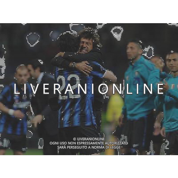 UEFA Champions League 2010/2011 Quarti di Finale Andata Milano - 05.04.2011 Inter-Shalke 04 Nella Foto:milito esulta con leonardo /Ph.Vitez-Ag. Aldo Liverani