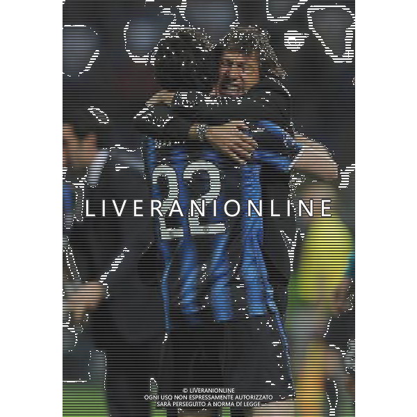 UEFA Champions League 2010/2011 Quarti di Finale Andata Milano - 05.04.2011 Inter-Shalke 04 Nella Foto:milito esulta con leonardo /Ph.Vitez-Ag. Aldo Liverani