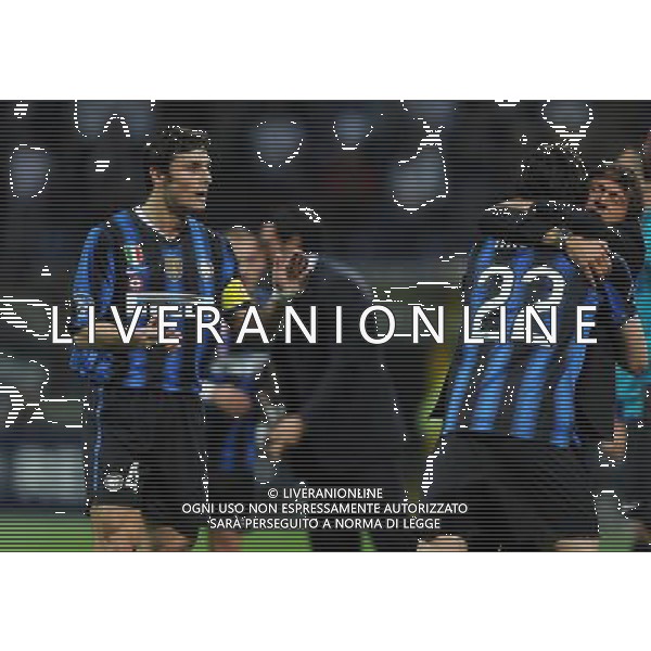 UEFA Champions League 2010/2011 Quarti di Finale Andata Milano - 05.04.2011 Inter-Shalke 04 Nella Foto:milito esulta con leonardo /Ph.Vitez-Ag. Aldo Liverani