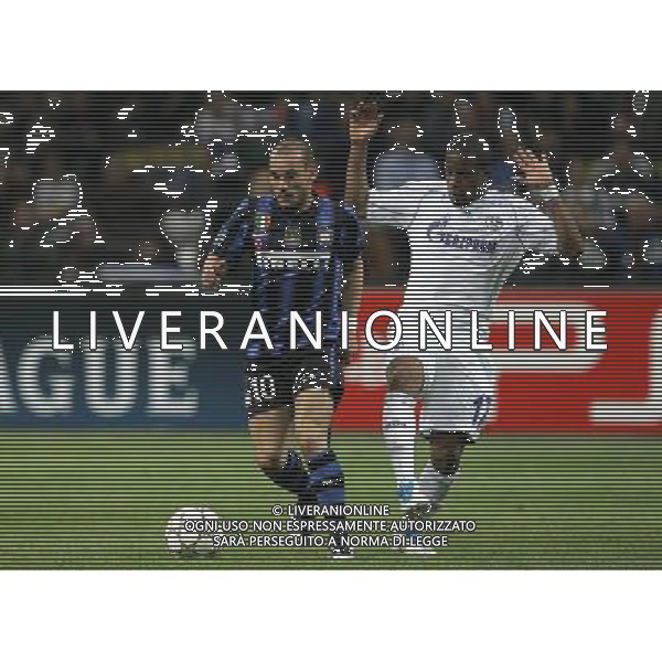 Inter - Schalke 04 andata dei quarti di Champions League 05/04/2011 nella foto sneijder e farfan ©luzzani/Agenzia Aldo Liverani Sas