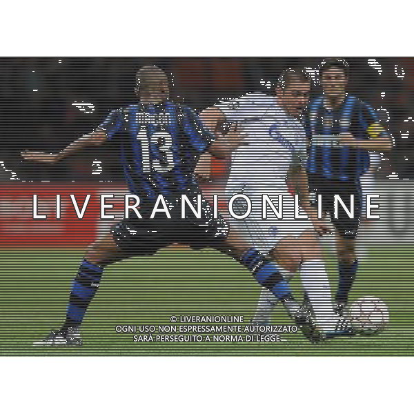 UEFA Champions League 2010/2011 Quarti di Finale Andata Milano - 05.04.2011 Inter-Shalke 04 Nella Foto:Edu Eduardo Gonalves de Oliveira-Douglas Maicon /Ph.Vitez-Ag. Aldo Liverani