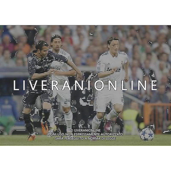 Tottenham Hotspur\'s Sandro against Real Madrid\'s Mesut zil during Champions League Match. April 05, 2011. (ALTERPHOTOS/Alvaro Hernandez) MADRID 05/04/2011 4 DI FINALE CHAMPIONS LEAGUE REAL MADRID-TOTTENHAM AG ALDO LIVERANI ONLY ITALY