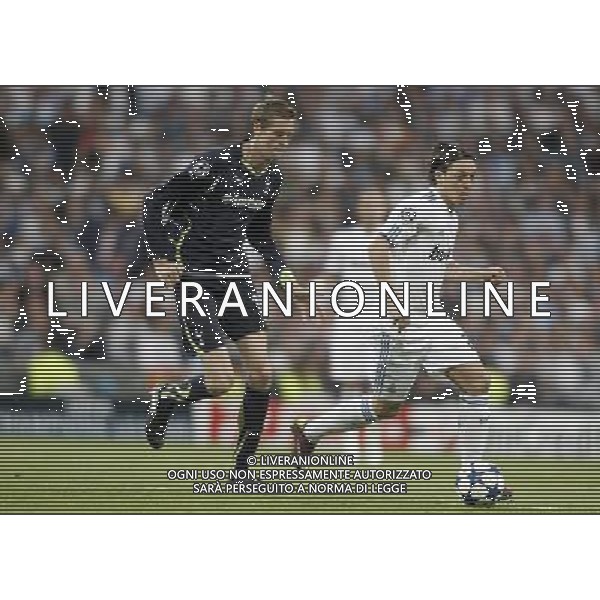 Tottenham Hotspur\'s Peter Crouch against Real Madrid\'s Mesut zil during Champions League Match. April 05, 2011. (ALTERPHOTOS/Alvaro Hernandez) MADRID 05/04/2011 4 DI FINALE CHAMPIONS LEAGUE REAL MADRID-TOTTENHAM AG ALDO LIVERANI ONLY ITALY
