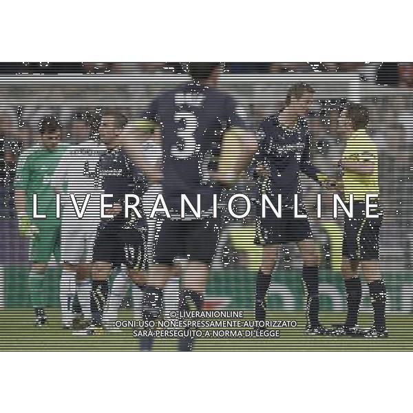 Tottenham Hotspur\'s Peter Crouch is sent off during Champions League Match. April 05, 2011. (ALTERPHOTOS/Alvaro Hernandez) MADRID 05/04/2011 4 DI FINALE CHAMPIONS LEAGUE REAL MADRID-TOTTENHAM AG ALDO LIVERANI ONLY ITALY
