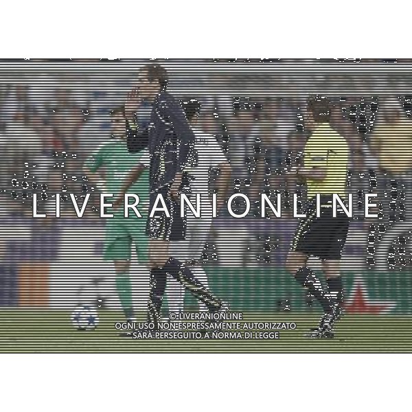 Tottenham Hotspur\'s Peter Crouch is sent off during Champions League Match. April 05, 2011. (ALTERPHOTOS/Alvaro Hernandez) MADRID 05/04/2011 4 DI FINALE CHAMPIONS LEAGUE REAL MADRID-TOTTENHAM AG ALDO LIVERANI ONLY ITALY