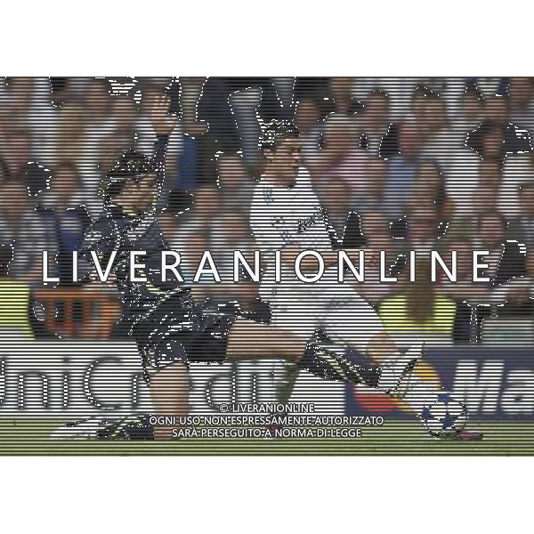 Real Madrid\'s Cristiano Ronaldo against Tottenham Hotspur\'s Vedran Corluka during Champions League Match. April 05, 2011. (ALTERPHOTOS/Alvaro Hernandez) MADRID 05/04/2011 4 DI FINALE CHAMPIONS LEAGUE REAL MADRID-TOTTENHAM AG ALDO LIVERANI ONLY ITALY
