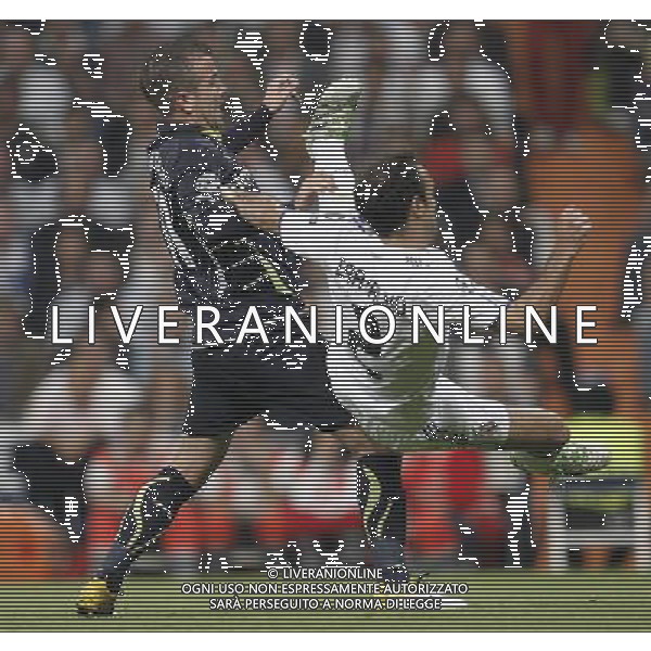 Real Madrid\'s Ricardo Carvalho and Tottenham\'s Rafael van der Vaart during Champions League match on April, 5th 2011. Photo: Cesar Cebolla / ALFAQUI MADRID 05/04/2011 4 DI FINALE CHAMPIONS LEAGUE REAL MADRID-TOTTENHAM AG ALDO LIVERANI ONLY ITALY