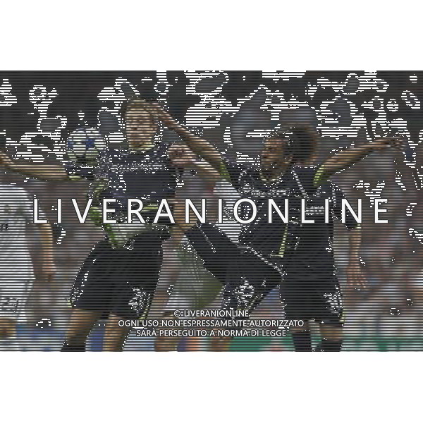 Tottenham\'s Michael Dawson and Benoit Assou-Ekotto during Champions League match on April, 5th 2011. Photo: Cesar Cebolla / ALFAQUI MADRID 05/04/2011 4 DI FINALE CHAMPIONS LEAGUE REAL MADRID-TOTTENHAM AG ALDO LIVERANI ONLY ITALY