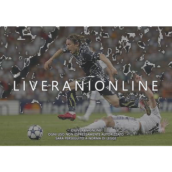 Real Madrid\'s Xabi Alonso and Tottenham\'s Luka Modric during Champions League match on April, 5th 2011. Photo: Cesar Cebolla / ALFAQUI MADRID 05/04/2011 4 DI FINALE CHAMPIONS LEAGUE REAL MADRID-TOTTENHAM AG ALDO LIVERANI ONLY ITALY