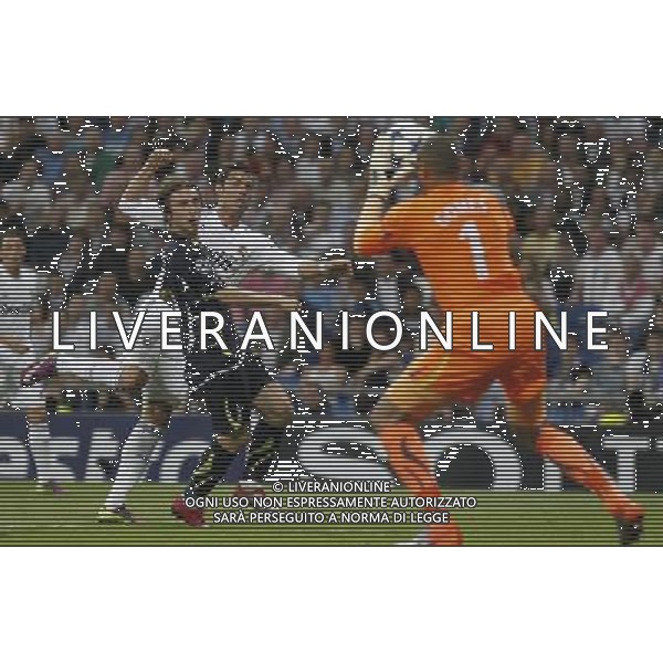 Real Madrid\'s Cristiano Ronaldo and Tottenham\'s Luka Modric during Champions League match on April, 5th 2011. Photo: Cesar Cebolla / ALFAQUI MADRID 05/04/2011 4 DI FINALE CHAMPIONS LEAGUE REAL MADRID-TOTTENHAM AG ALDO LIVERANI ONLY ITALY