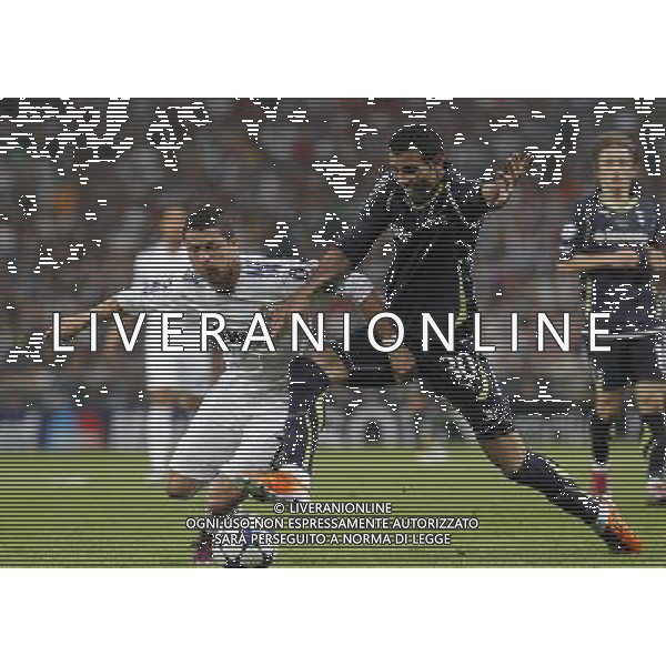 Real Madrid\'s Cristiano Ronaldo and Tottenham\'s Sandro during Champions League match on April, 5th 2011. Photo: Cesar Cebolla / ALFAQUI MADRID 05/04/2011 4 DI FINALE CHAMPIONS LEAGUE REAL MADRID-TOTTENHAM AG ALDO LIVERANI ONLY ITALY