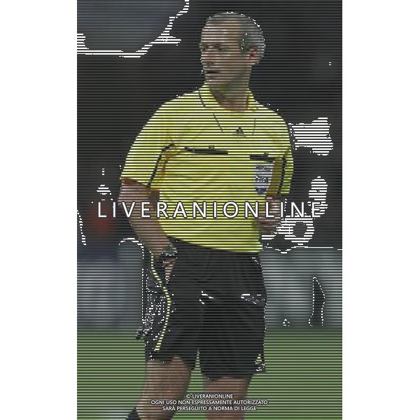 Milano 05-04-2011 Champions League 2010/11 inter-schalke 5:2 nella foto arbitro martin atkinson ph marco luzzani/ag aldo liverani s.a.s.