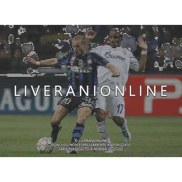 Milano 05-04-2011 Champions League 2010/11 inter-schalke 5:2 nella foto wesley sneijder e jefferson farfan ph marco luzzani/ag aldo liverani s.a.s.