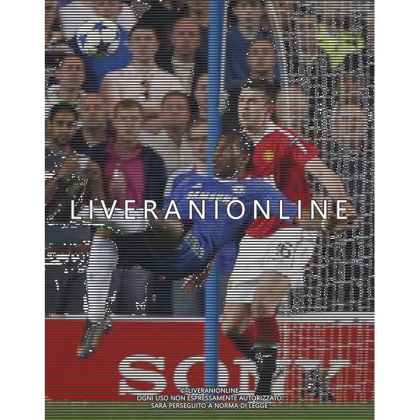 ©Kieran Galvin IPS/Kieran Galvin IPS/MAXPPP - 06/04/2011 ; LONDON ; - Chelsea\'s Ivory Coast footballer Didier Drogba trys a over kick.Champions League Quarter Final 1st Leg.Chelsea v Manchester United..at Stamford Bridge, London on 06/04/2011..Picture by Kieran Galvin - Copyright: IPS Photo Agency: 21 Delisle Road London SE28 0JD - Personal mobile: 07866733258 ... ******************* UK OUT ******************* AG ALDO LIVERANI S A S ONLY ITALY