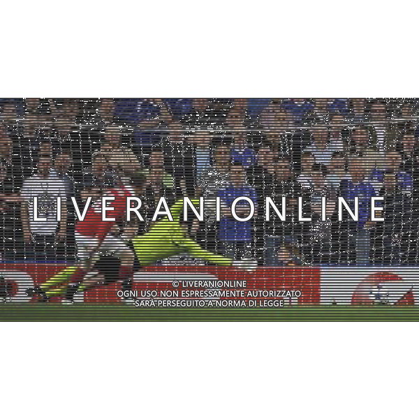 Wayne Rooney scores at the Champions League quarters final between Chelsea and Manchester United United at Stamford Bridge, London, Great Britain on 06 April 2011. /AGENZIA ALDO LIVERANI SAS - ITALY ONLY - EDITORIAL USE ONLY - CHELSEA - MANCHESTER UNITED ANDATA QUARTI DI FINALE DI CHAMPIONS LEAGUE 06/04/2011