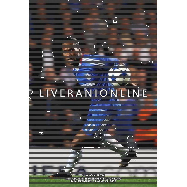 Didier Drogba from Chelsea follows the ball during the Champions League quarters final between Chelsea and Manchester United United at Stamford Bridge, London, Great Britain on 06 April 2011. /AGENZIA ALDO LIVERANI SAS - ITALY ONLY - EDITORIAL USE ONLY - CHELSEA - MANCHESTER UNITED ANDATA QUARTI DI FINALE DI CHAMPIONS LEAGUE 06/04/2011