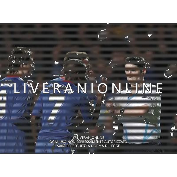 (110407) -- LONDON, April 7, 2011 () -- Chelsea\'s Fernando Torres, Ramires and John Terry (L-R) protest against referee Alberto Undiano Mallenco during the first leg match of the 2010/11 UEFA Champions League quarter-finals against Manchester United at Stamford Bridge in London, Britain, April 6, 2011. Manchester United won by 1-0. (/Zeng Yi) ©PHOTOSHOT/AGENZIA ALDO LIVERANI SAS - ITALY ONLY - EDITORIAL USE ONLY - CHELSEA - MANCHESTER UNITED ANDATA QUARTI DI FINALE DI CHAMPIONS LEAGUE 06/04/2011