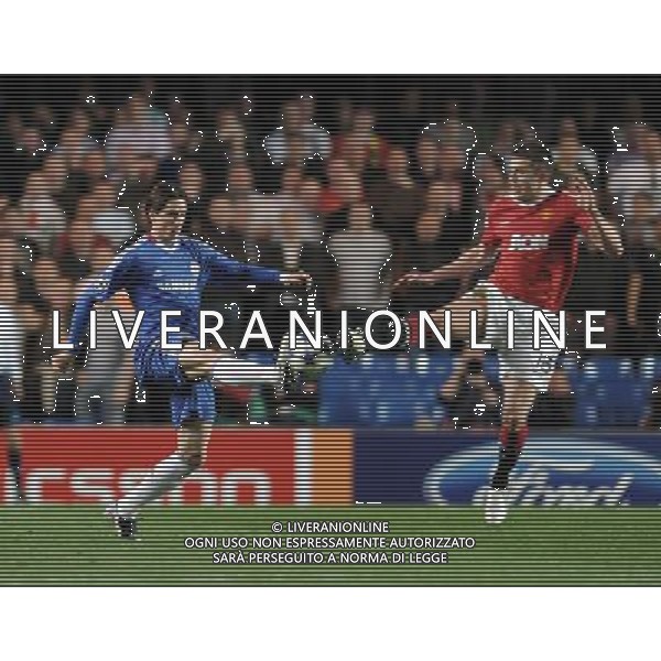 (110407) -- LONDON, April 7, 2011 () -- Fernando Torres of Chelsea (L) vies with Michael Carrick of Manchester United during the first leg match of the 2010/11 UEFA Champions League quarter-finals at Stamford Bridge in London, Britain, April 6, 2011. Manchester United won by 1-0. (/Zeng Yi) ©PHOTOSHOT/AGENZIA ALDO LIVERANI SAS - ITALY ONLY - EDITORIAL USE ONLY - CHELSEA - MANCHESTER UNITED ANDATA QUARTI DI FINALE DI CHAMPIONS LEAGUE 06/04/2011