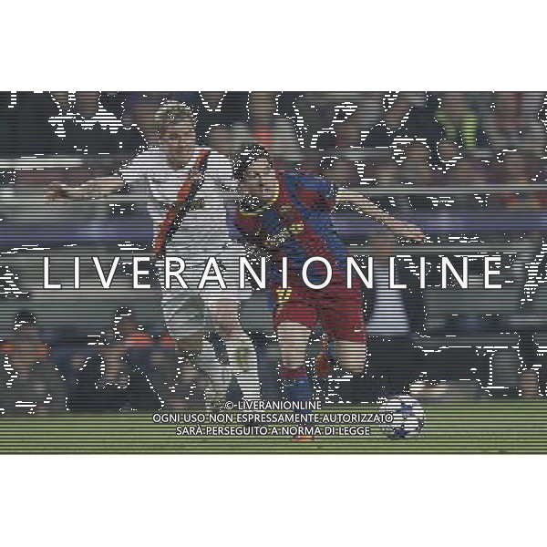 Barcelona\'s Lionel Messi and Shaktar Donetsk\'s Tomas Hubschman during Champions League match on April, 6th 2011. Photo: Cesar Cebolla / ALFAQUI /ALDO LIVERANI CHAMPIONS LEAGUE BARCELLONA - FC Shakhtar Donetsk ANDATA DEI QUARTI DI FINALE - ITALY ONLY - *** Local Caption *** .
