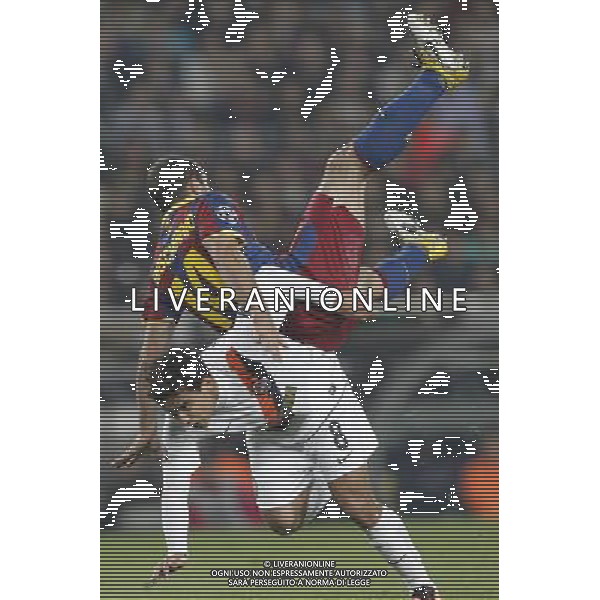 Barcelona\'s Javier Mascherano and Shaktar Donetsk\'s Jadson during Champions League match on April, 6th 2011. Photo: Cesar Cebolla / ALFAQUI /ALDO LIVERANI CHAMPIONS LEAGUE BARCELLONA - FC Shakhtar Donetsk ANDATA DEI QUARTI DI FINALE - ITALY ONLY - *** Local Caption *** .