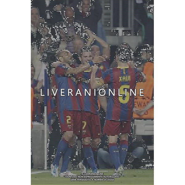 Barcelona\'s Daniel Alves (goal) and David Villa during Champions League match on April, 6th 2011. Photo: Cesar Cebolla / ALFAQUI /ALDO LIVERANI CHAMPIONS LEAGUE BARCELLONA - FC Shakhtar Donetsk ANDATA DEI QUARTI DI FINALE - ITALY ONLY - *** Local Caption *** .