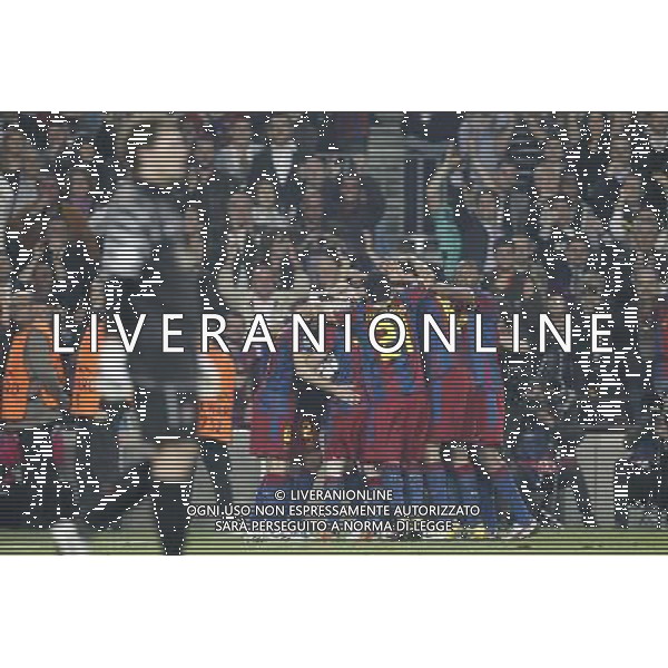 Barcelona\'s Daniel Alves (goal) during Champions League match on April, 6th 2011. Photo: Cesar Cebolla / ALFAQUI /ALDO LIVERANI CHAMPIONS LEAGUE BARCELLONA - FC Shakhtar Donetsk ANDATA DEI QUARTI DI FINALE - ITALY ONLY - *** Local Caption *** .