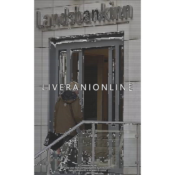 A man enters an office of the Icelandic bank Landsbankinn in ReykjavÕk, Iceland, 6 April 2011. Recovering from the financial crisis the country will vote on a referendum on 9 April 2011 wether to accept the conditions to pay back the debt of millions to the UK. A previous referendum on 6 March 2010 regarding a previous offer made by the United Kingdom and the Netherlands was defeated, with 93% voting against and less than 2% in favor of agreeing to the terms. Vedute ed immagini dell\' Islanda , con capitale Reykjavik la cui economia  \' saltata \' per colpa della crisi finanziaria che ha colpito l\'intera Europa AG.ALDO LIVERANI SAS ITALY ONLY *** Local Caption *** .