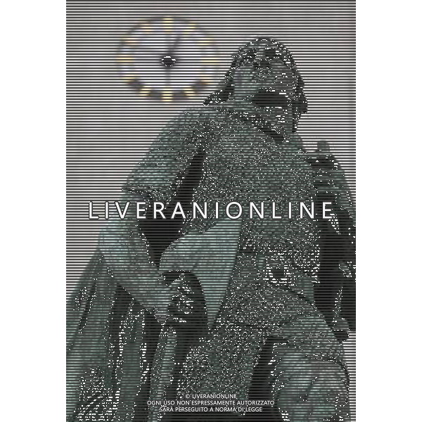 The statue of Leifr Eiricsson in front of Hallgrimskirkja Cathedral in ReykjavÕk, Iceland, 6 April 2011. Recovering from the financial crisis the country will vote on a referendum on 9 April 2011 wether to accept the conditions to pay back the debt of millions to the UK. A previous referendum on 6 March 2010 regarding a previous offer made by the United Kingdom and the Netherlands was defeated, with 93% voting against and less than 2% in favor of agreeing to the terms. Vedute ed immagini dell\' Islanda , con capitale Reykjavik la cui economia  \' saltata \' per colpa della crisi finanziaria che ha colpito l\'intera Europa ITALY ONLY AG.ALDO LIVERANI SAS *** Local Caption *** .