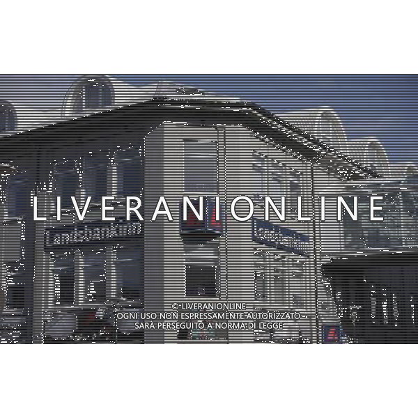 The headquarters of the Icelandic bank Landsbankinn in ReykjavÕk, Iceland, 6 April 2011. Recovering from the financial crisis the country will vote on a referendum on 9 April 2011 wether to accept the conditions to pay back the debt of millions to the UK. A previous referendum on 6 March 2010 regarding a previous offer made by the United Kingdom and the Netherlands was defeated, with 93% voting against and less than 2% in favor of agreeing to the terms. Vedute ed immagini dell\' Islanda , con capitale Reykjavik la cui economia  \' saltata \' per colpa della crisi finanziaria che ha colpito l\'intera Europa AG.ALDO LIVERANI SAS ITALY ONLY *** Local Caption *** .