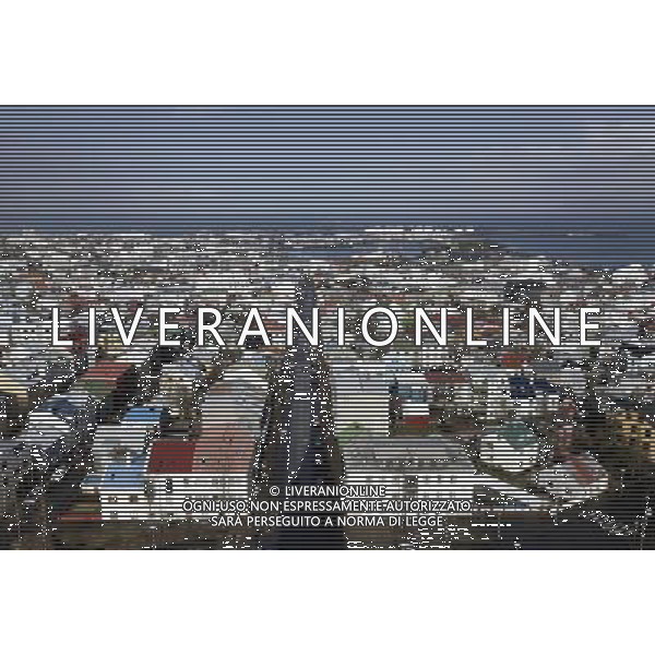 General view of Reykjavik from the top of Hallgrimskirkja Cathedral in ReykjavÕk, Iceland, 6 April 2011. Recovering from the financial crisis the country will vote on a referendum on 9 April 2011 wether to accept the conditions to pay back the debt of millions to the UK. A previous referendum on 6 March 2010 regarding a previous offer made by the United Kingdom and the Netherlands was defeated, with 93% voting against and less than 2% in favor of agreeing to the terms. Vedute ed immagini dell\' Islanda , con capitale Reykjavik la cui economia  \' saltata \' per colpa della crisi finanziaria che ha colpito l\'intera Europa AG.ALDO LIVERANI SAS ITALY ONLY *** Local Caption *** .