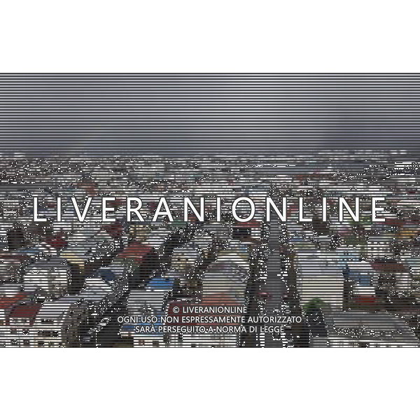 General view of Reykjavik from the top of Hallgrimskirkja Cathedral in ReykjavÕk, Iceland, 6 April 2011. Recovering from the financial crisis the country will vote on a referendum on 9 April 2011 wether to accept the conditions to pay back the debt of millions to the UK. A previous referendum on 6 March 2010 regarding a previous offer made by the United Kingdom and the Netherlands was defeated, with 93% voting against and less than 2% in favor of agreeing to the terms. Vedute ed immagini dell\' Islanda , con capitale Reykjavik la cui economia  \' saltata \' per colpa della crisi finanziaria che ha colpito l\'intera Europa AG.ALDO LIVERANI SAS ITALY ONLY *** Local Caption *** .