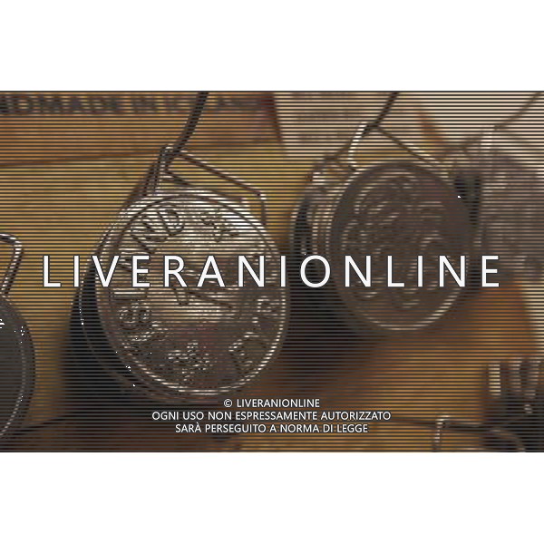 Belt buckles on sale in souvenir shop in ReykjavÕk, Iceland, 6 April 2011. Recovering from the financial crisis the country will vote on a referendum on 9 April 2011 wether to accept the conditions to pay back the debt of millions to the UK. A previous referendum on 6 March 2010 regarding a previous offer made by the United Kingdom and the Netherlands was defeated, with 93% voting against and less than 2% in favor of agreeing to the terms. Vedute ed immagini dell\' Islanda , con capitale Reykjavik la cui economia  \' saltata \' per colpa della crisi finanziaria che ha colpito l\'intera Europa AG.ALDO LIVERANI SAS ITALY ONLY *** Local Caption *** .