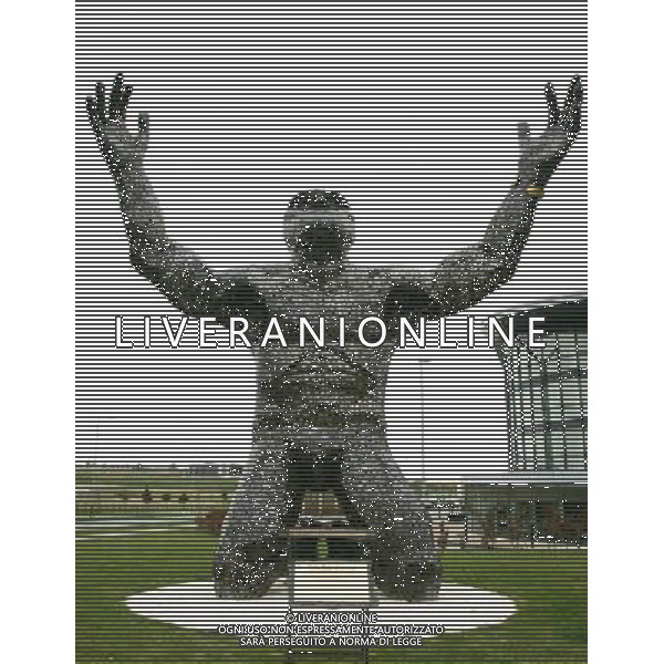 The \'Stonehenge giant\' statue is put up for saleThe Ancestor is being sold because his creators cannot afford to keep him A 22ft (6.70m) steel man that appeared at the summer solstice celebrations at Stonehenge has been put up for sale.The seven ton \'Ancestor\', currently at the Solstice Park, Amesbury, has appeared on an online auction website with a starting bid of £50,000.Created by Andy Rawlings and Michelle Topps, the couple say they \'can\'t afford to keep him anymore\'.\'We took a loan out to make him and we\'ve been paying it back on a monthly basis,\' said Mr Rawlings. \'It\'s economics - we\'ve got to sell him.\'Sunrise at Stonehenge.The monumental statue with \'head thrown back and arms open wide\' cost £35,000 and took the couple nine months to build.It made its debut with a \'special guest appearance\' at last year\'s summer solstice celebrations at Stonehenge.Since then the Stonehenge giant has been in a prominent position next to the A303 in front of the Holiday Inn at the Solstice Park in Amesbury.\'He\'s been there for about nine months and people have got used to him being there,\' said Ms Topps. \'I\'ll be devastated if he goes.\'Created out of thousands of hand-cut pieces of steel welded to a steel frame, the Netheravon couple have been trying to find investors to \'secure the future of the Ancestor\' without success.As a result the sculpture is being offered on eBay with an opening bid of £50,000 and a delivery charge of £1,000 within the UK.\'Since he\'s been on eBay it seems to have chivvied things up a bit,\' said Mr Rawlings.\'Now there\'s talk of him being bought and moved to the Countess roundabout just down the road, so we\'re hoping he won\'t go too far.\' La statua del \'gigante Stonehenge\' viene messa in vendita perchŽ i suoi creatori non pu˜ssono permettersi di tenerla AG. ALDO LIVERANI SAS ITALY ONLY *** Local Caption *** .