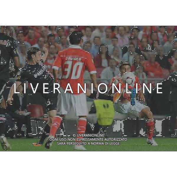 20110407: LISBON, PORTUGAL - SL Benfica vs PSV Eindhoven: UEFA Europa League 2010/2011 - Quarter-Finals, First Leg. In picture: Eduardo Salvio (Benfica) and Stijn Wuytens (PSV Eindhoven). PHOTO: Alvaro Isidoro/CITYFILES AG ALDO LIVERANI ONLY ITALY