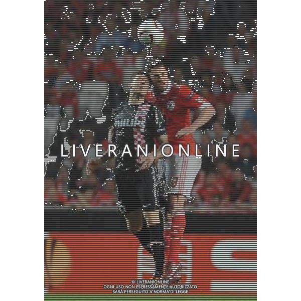 20110407: LISBON, PORTUGAL - SL Benfica vs PSV Eindhoven: UEFA Europa League 2010/2011 - Quarter-Finals, First Leg. In picture: Jardel Vieira defesa (Benfica) and Marcus Berg (PSV Eindhoven). PHOTO: Alvaro Isidoro/CITYFILES AG ALDO LIVERANI ONLY ITALY