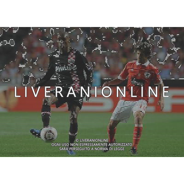 20110407: LISBON, PORTUGAL - SL Benfica vs PSV Eindhoven: UEFA Europa League 2010/2011 - Quarter-Finals, First Leg. In picture: Pablo Aimar (Benfica) and Atiba Hutchinson (PSV Eindhoven). PHOTO: Alvaro Isidoro/CITYFILES AG ALDO LIVERANI ONLY ITALY