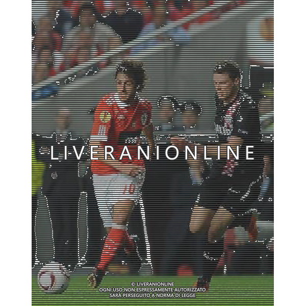 20110407: LISBON, PORTUGAL - SL Benfica vs PSV Eindhoven: UEFA Europa League 2010/2011 - Quarter-Finals, First Leg. In picture: Pablo Aimar (Benfica) and Balazs Dzsudzak (PSV Eindhoven). PHOTO: Alvaro Isidoro/CITYFILES AG ALDO LIVERANI ONLY ITALY