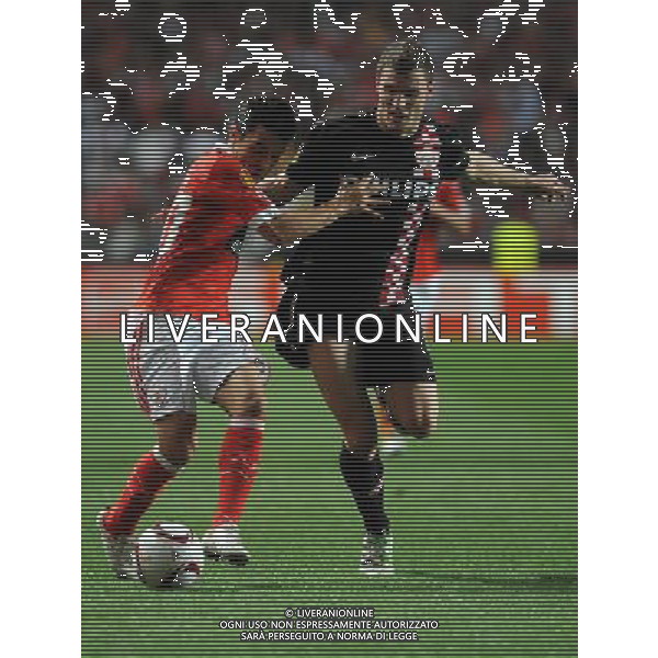20110407: LISBON, PORTUGAL - SL Benfica vs PSV Eindhoven: UEFA Europa League 2010/2011 - Quarter-Finals, First Leg. In picture: Javier Saviola (Benfica) and Balazs Dzsudzak (PSV Eindhoven). PHOTO: Alvaro Isidoro/CITYFILES AG ALDO LIVERANI ONLY ITALY