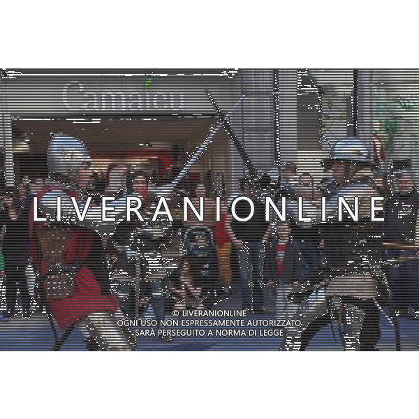 (110410) -- NAMUR, April 10, 2011 () -- People in knight costumes show their skills during a folk festival held in Namur, Belgium, April 9, 2011. The folk fesival greeting the spring attracted many visitors Saturday in Namur. (/Wang Xiaojun)(axy) Festa popolare con rappresentazioni storiche AG. ALDO LIVERANI SAS ITALY ONLY *** Local Caption *** .