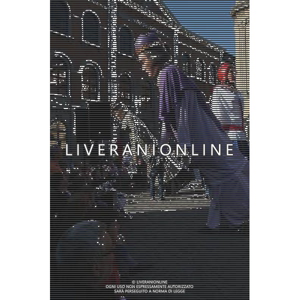 (110410) -- NAMUR, April 10, 2011 () -- Giant puppets bow to people during a folk festival held in Namur, Belgium, April 9, 2011. The folk fesival greeting the spring attracted many visitors Saturday in Namur. (/Wang Xiaojun)(axy) Festa popolare con rappresentazioni storiche AG. ALDO LIVERANI SAS ITALY ONLY *** Local Caption *** .