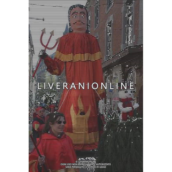 (110410) -- NAMUR, April 10, 2011 () -- Giant puppets parade during a folk festival held in Namur, Belgium, April 9, 2011. The folk fesival greeting the spring attracted many visitors Saturday in Namur. (/Wang Xiaojun)(axy) Festa popolare con rappresentazioni storiche AG. ALDO LIVERANI SAS ITALY ONLY *** Local Caption *** .