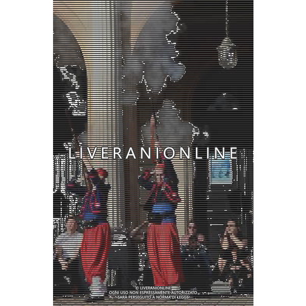 (110410) -- NAMUR, April 10, 2011 () -- People in costumes fire into the air during a folk festival held in Namur, Belgium, April 9, 2011. The folk fesival greeting the spring attracted many visitors Saturday in Namur. (/Wang Xiaojun)(axy) Festa popolare con rappresentazioni storiche AG. ALDO LIVERANI SAS ITALY ONLY *** Local Caption *** .