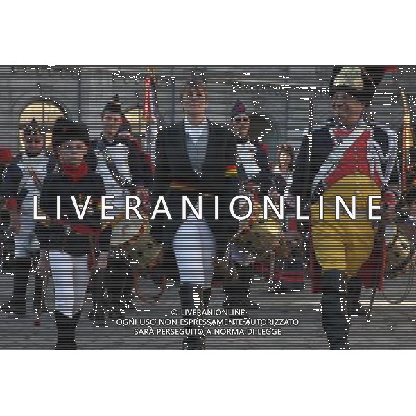 (110410) -- NAMUR, April 10, 2011 () -- People wearing military costumes parade in the street during a folk festival held in Namur, Belgium, April 9, 2011. The folk fesival greeting the spring attracted many visitors Saturday in Namur. (/Wang Xiaojun)(axy) Festa popolare con rappresentazioni storiche AG. ALDO LIVERANI SAS ITALY ONLY *** Local Caption *** .