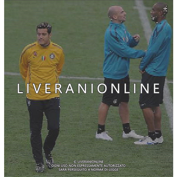 UEFA Champions League 2010/2011 Quarti di Finale Ritorno Gelsenkirchen (Germania) - 12.04.2011 Allenamenti e Conferenza Stampa Shalke04 Inter Nella Foto:julio cesar-cambiasso-maicon /Ph.Vitez-Ag. Aldo Liverani