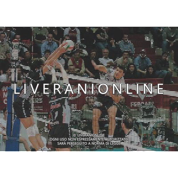 PIACENZA 01/04/04 PLAY OFF CAMPIONATO ITALIANO DI PALLAVOLO 2003/04 COPRASYSTEL PIACENZA-EDILBASSO PADOVA NELLA FOTO SIMEONOV VENCESLAV PH GIGI ARCAINI/AG.ALDO LIVERANI